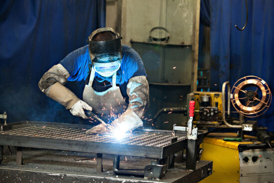 manual welding of metal pieces